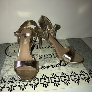GOLD FIONI HEELS